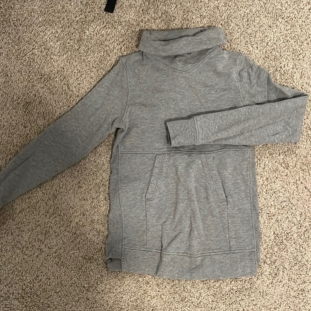 Lululemon gray turtleneck sweatshirt